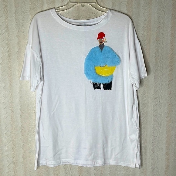 ❤️ 🆕 ZARA Shirt fuzzy graphic top Size Medium - Picture 2 of 4